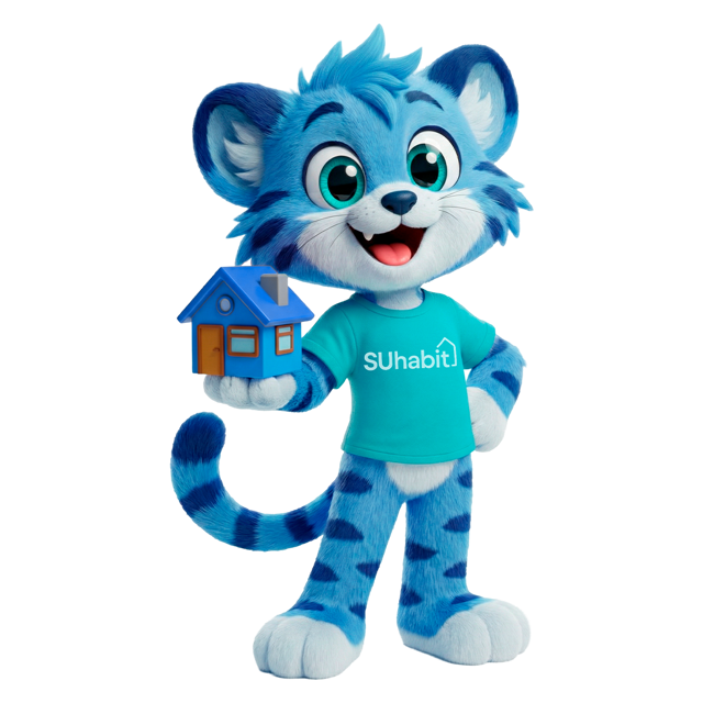 Tikko, la mascota de TikkoArrienda, sosteniendo una casa